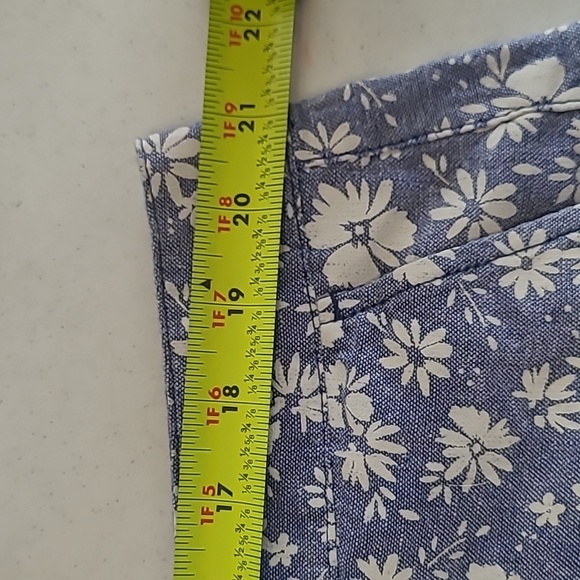 Old Navy women's chambray Everyday Short with white flowers size 18 - Picture 5 of 8